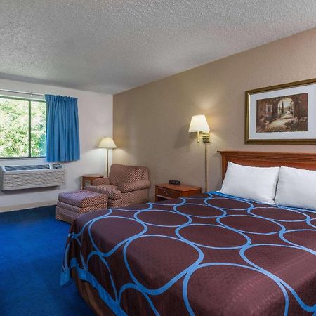 Super 8 By Wyndham Delmont Hotel Luaran gambar