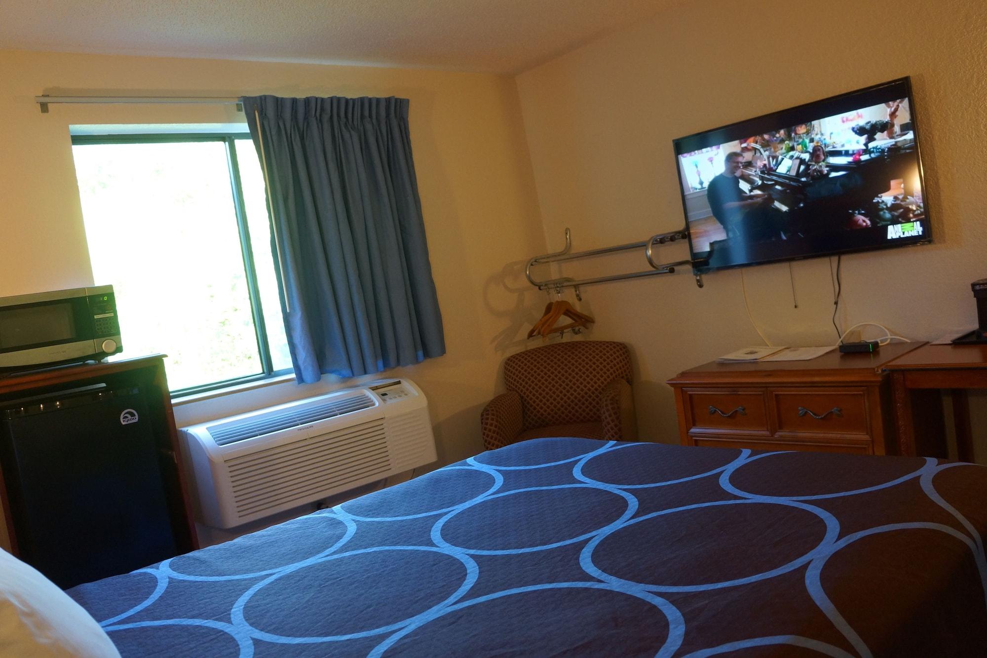 Super 8 By Wyndham Delmont Hotel Luaran gambar