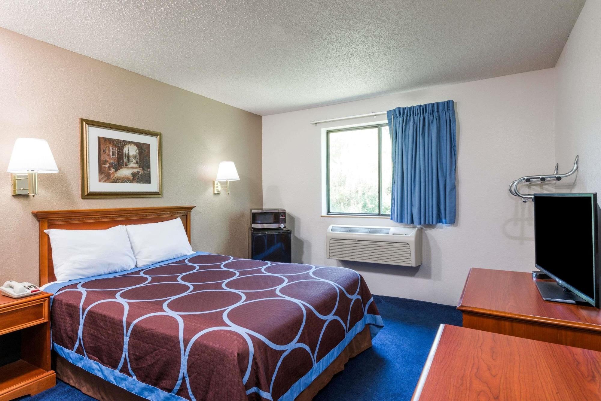 Super 8 By Wyndham Delmont Hotel Luaran gambar