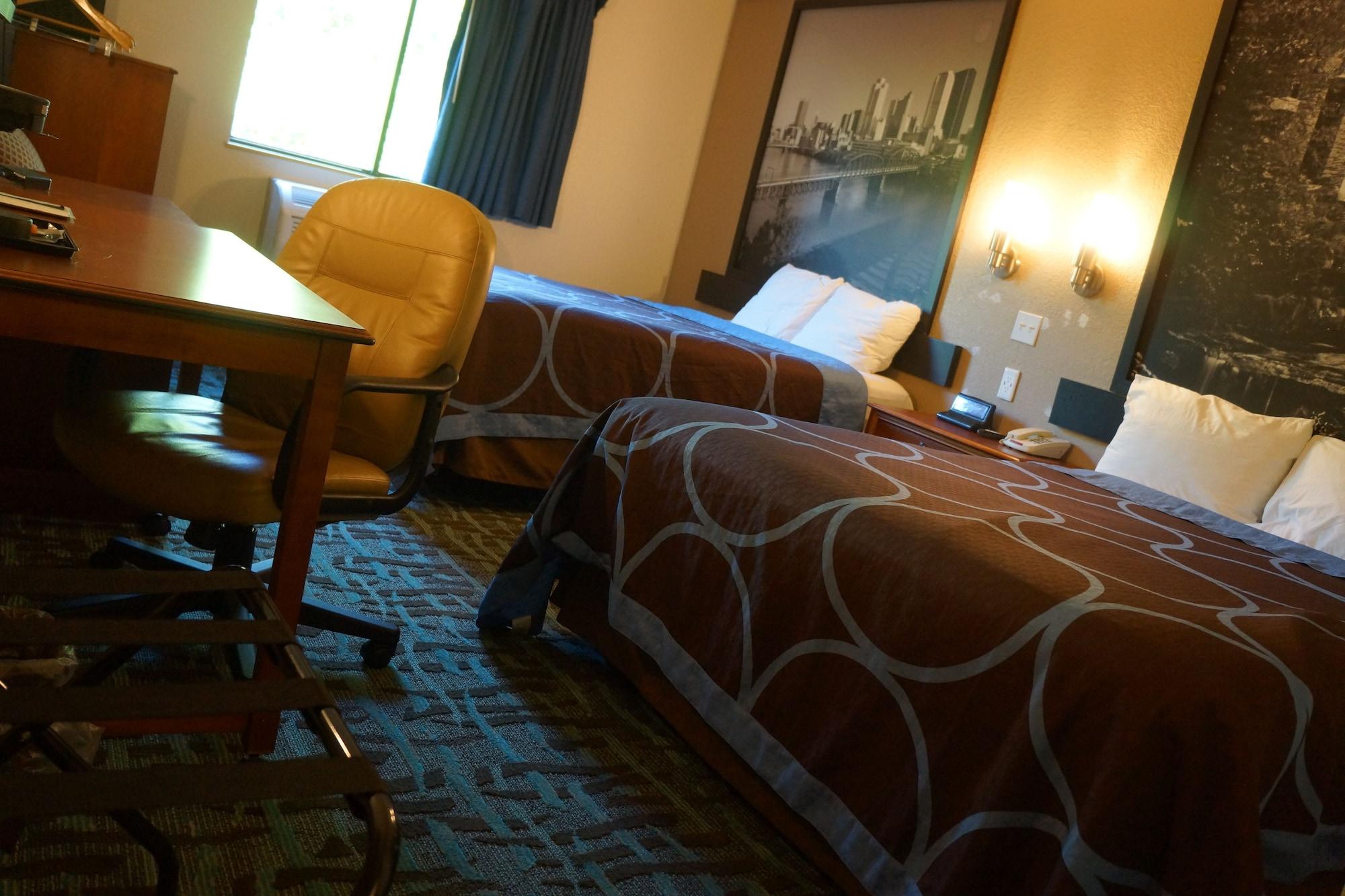 Super 8 By Wyndham Delmont Hotel Luaran gambar