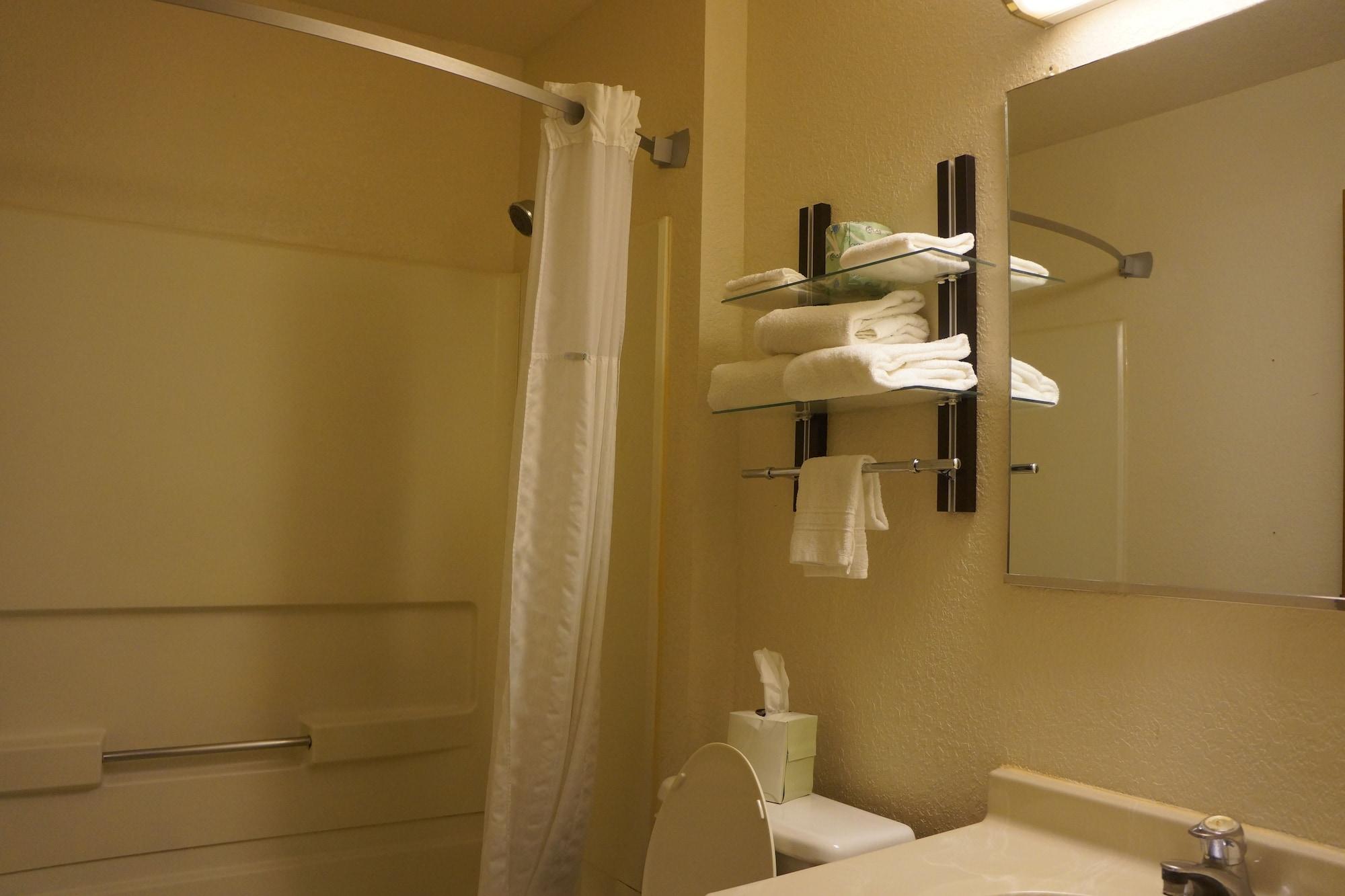 Super 8 By Wyndham Delmont Hotel Luaran gambar