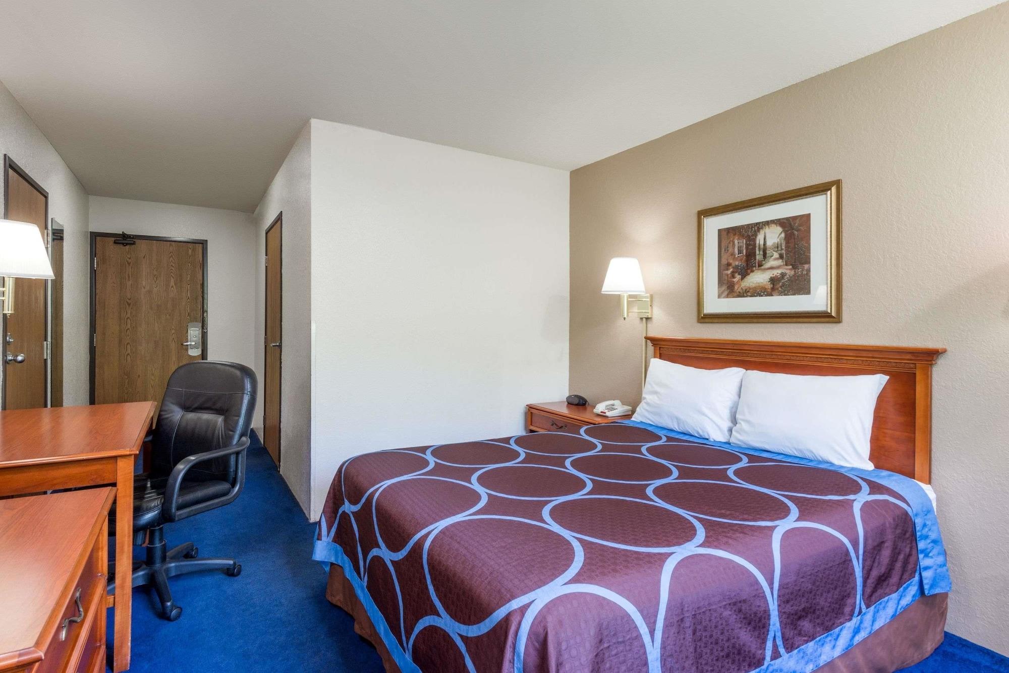 Super 8 By Wyndham Delmont Hotel Luaran gambar