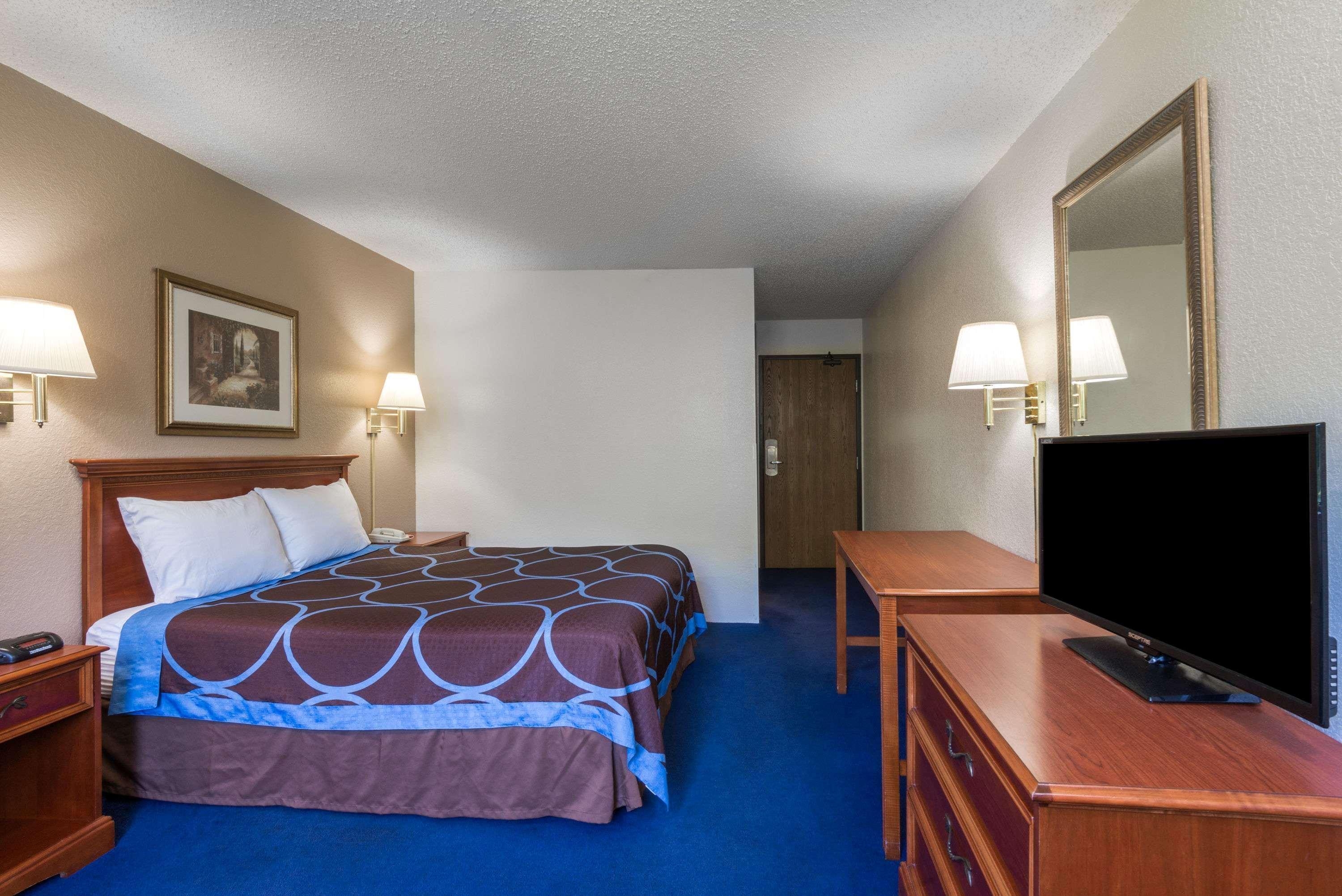 Super 8 By Wyndham Delmont Hotel Luaran gambar
