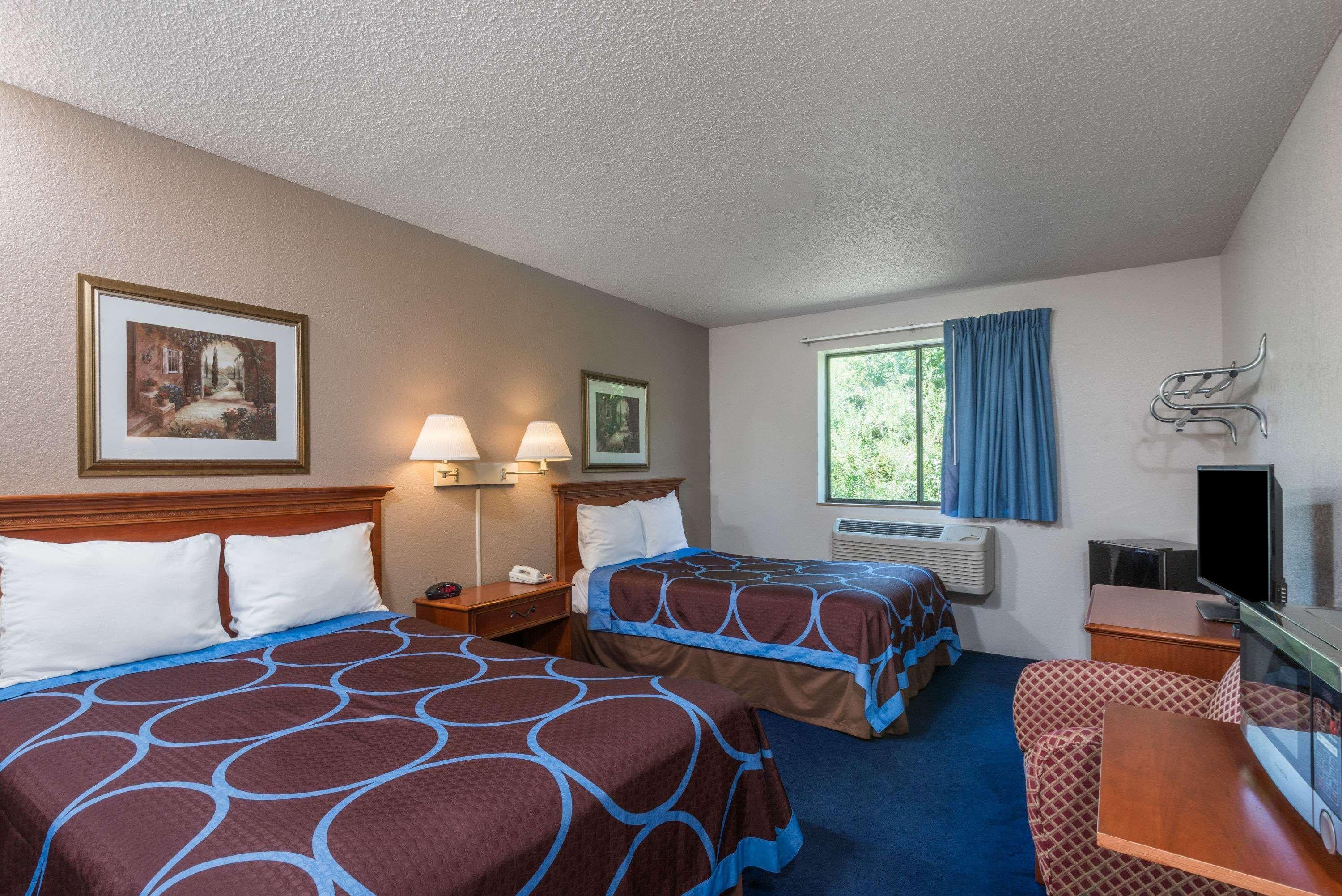 Super 8 By Wyndham Delmont Hotel Luaran gambar