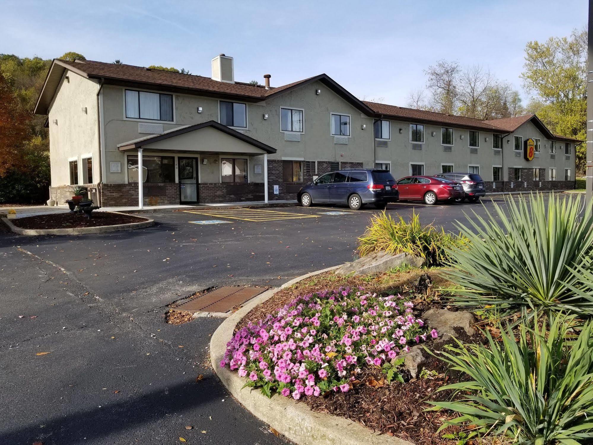 Super 8 By Wyndham Delmont Hotel Luaran gambar