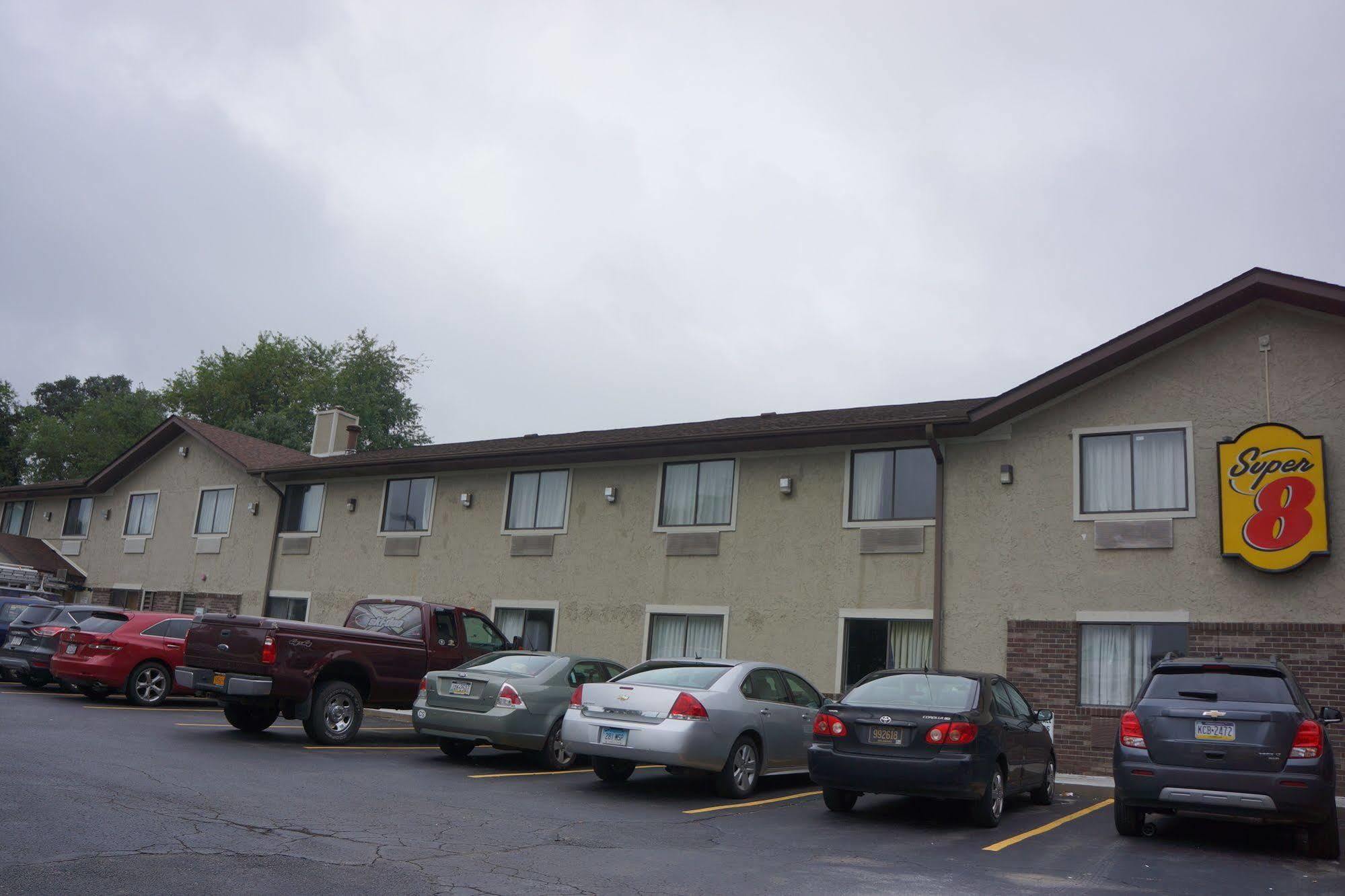 Super 8 By Wyndham Delmont Hotel Luaran gambar